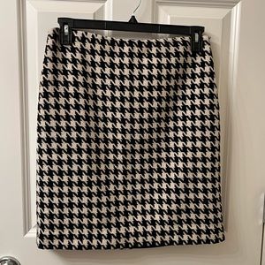 Loft Houndstooth Wool Pencil Skirt in Size 10